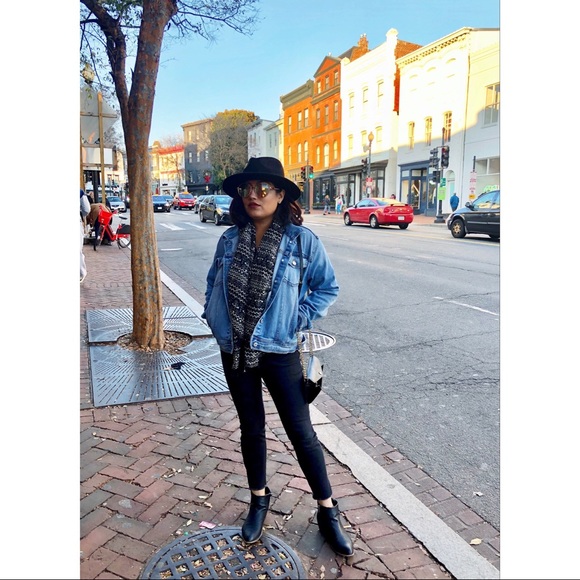 Andreina - Picture 1 of 2